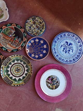 Piatti decorativi in ceramica