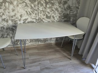 Mesa de comedor/cocina blanca patas metálicas