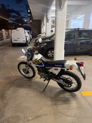Suzuki DR125 Enduro Moto