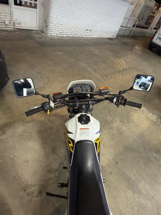Suzuki DR125 Enduro Moto