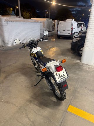 Suzuki DR125 Enduro Moto