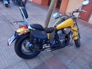 Honda Shadow VT600 Cruiser Amarilla