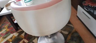 Sillón de peluquería rosa base restaurada