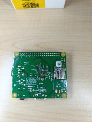 Raspberry Pi 1 Model A+ V1.1  Pi Camera v2 + cavi