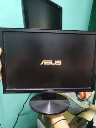 2 Monitor Asus Nero