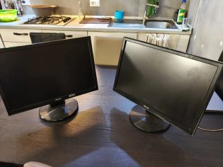 2 Monitor Asus Nero