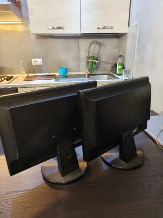 2 Monitor Asus Nero