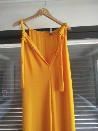 Mono largo amarillo Zara,