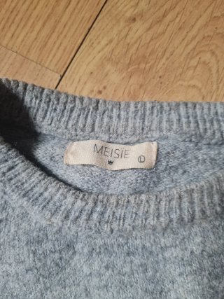 Jersey gris con brillos morados