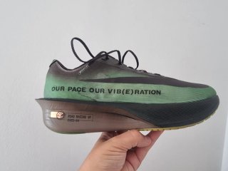 T44,5 Nike Zoom Vaporfly Next% 4