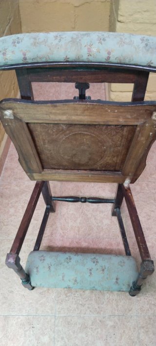 Reclinatorio de madera para restaurar
