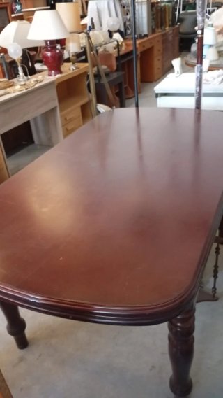 Mesa de salón de madera con 4 patas