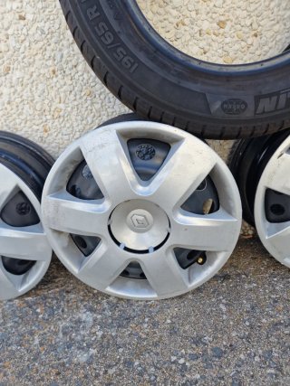 Llantas y cubierta Renault Kangoo con tapacubos en