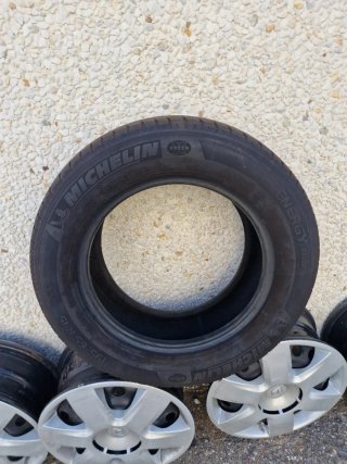 Llantas y cubierta Renault Kangoo con tapacubos en