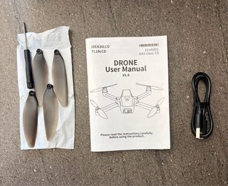 Dron gris con luces LED y camara HD 4K