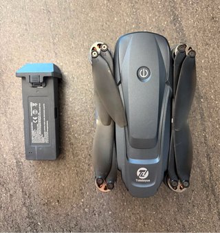 Dron gris con luces LED y camara HD 4K