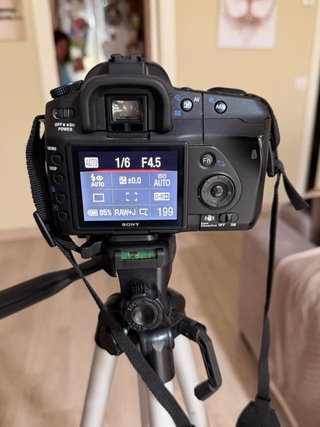 Cámara Sony A200 + Trípode