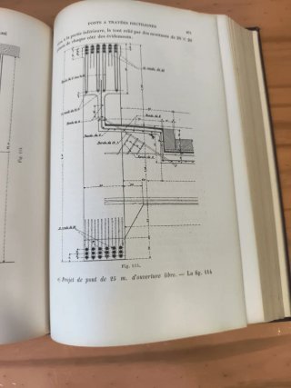 Libro antiguo (1909) Construcción