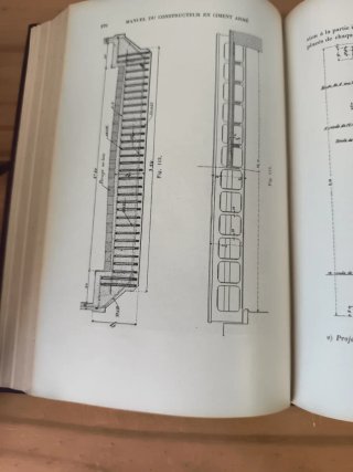 Libro antiguo (1909) Construcción
