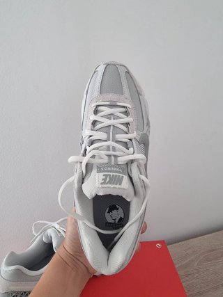 T42 Nike Zoom Vomero 5 SE Gris/Blanco