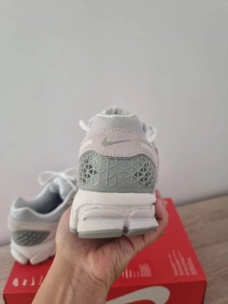 T42 Nike Zoom Vomero 5 SE Gris/Blanco