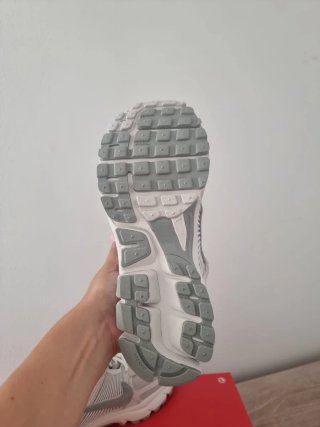 T42 Nike Zoom Vomero 5 SE Gris/Blanco