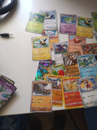Lote Cartas Pokémon Variadas Reales\Falsas.