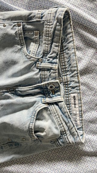 Pantalones vaqueros Bershka con estrellas