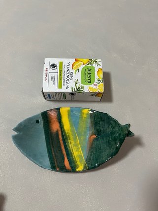 Jabonera artesanal de cerámica con jabón vegano