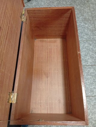 Arcón baúl de madera tallada