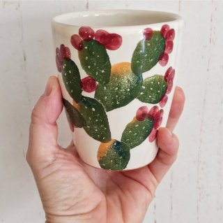Bicchieri in ceramica decorati con fichi d'India