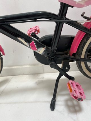Bicicleta infantil B'TWIN rosa y negra