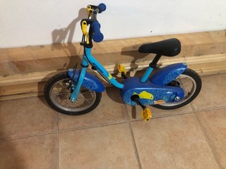 Juguetes. Andador, bicicletas...
