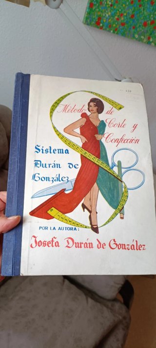 Libro antiguo Corte y Confección - Josefa Durán