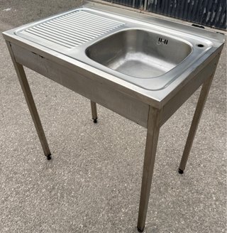 Fregadero de acero inoxidable con escurridor