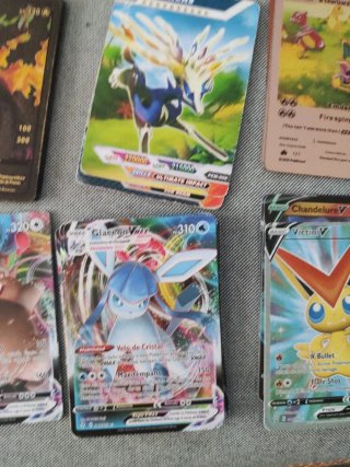 Várias cartas Pokémon raras
