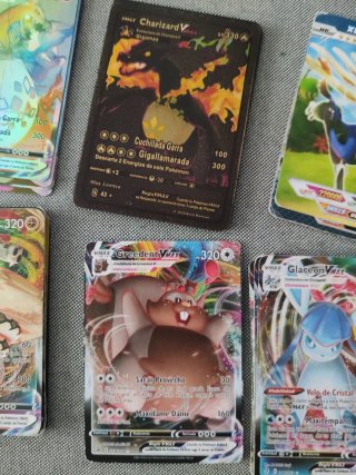 Várias cartas Pokémon raras