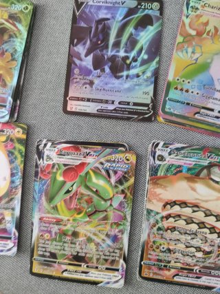 Várias cartas Pokémon raras