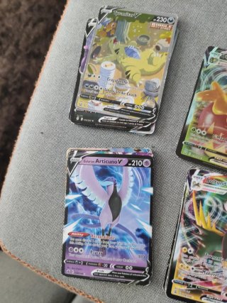 Várias cartas Pokémon raras