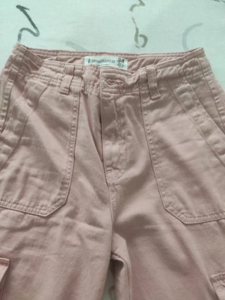 Pantalones cargo Stradivarius rosas mujer