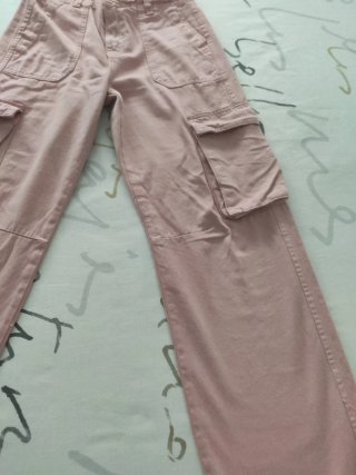 Pantalones cargo Stradivarius rosas mujer