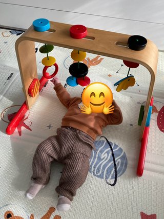 Gimnasio de madera para bebé