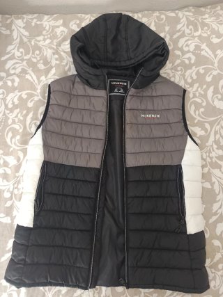 Chaquetón/chaleco sin mangas negro,gris y blanco