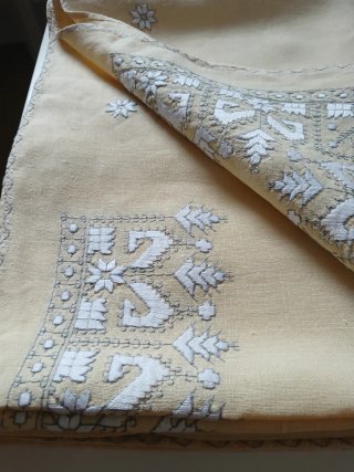 Mantelería bordada hilo beige