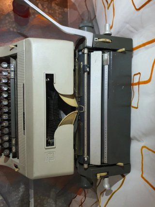 Máquina de escribir Olivetti LINEA 90