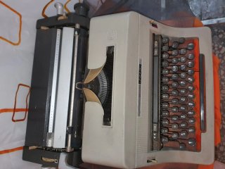 Máquina de escribir Olivetti LINEA 90