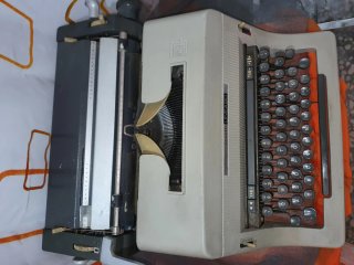Máquina de escribir Olivetti LINEA 90