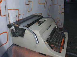 Máquina de escribir Olivetti LINEA 90