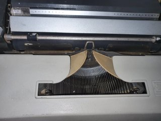 Máquina de escribir Olivetti LINEA 90