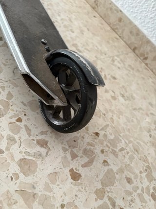 Patinete freestyle plateado y negro